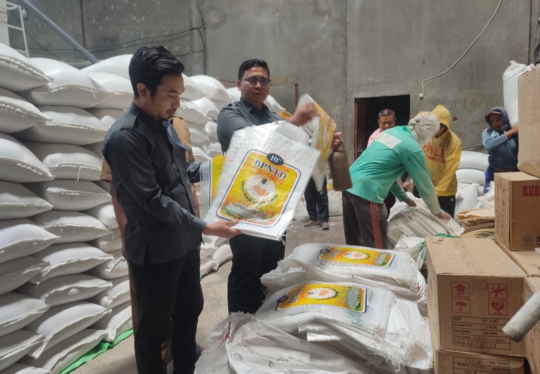 Demi Pilkada Netral, Bawaslu Pastikan Kemasan Bansos Tuban Tanpa Unsur Kampanye