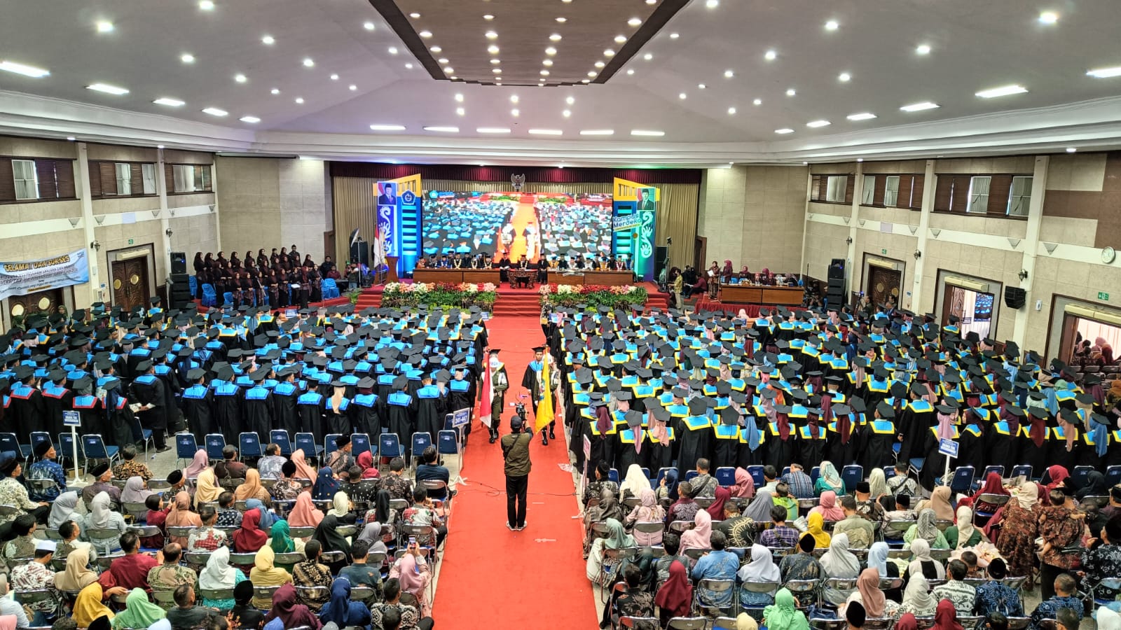 Unirow Tuban Wisuda 447 Mahasiswa, Rektor Tekankan Pentingnya Tanggung Jawab Moral Lulusan