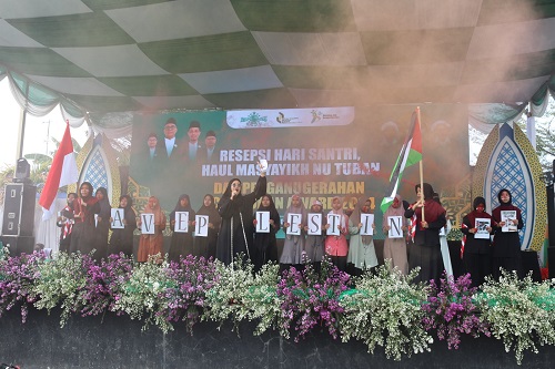 Ribuan Santri Meriahkan HSN 2024 di Tuban: Penampilan Tradisional dan Islami Pukau Warga
