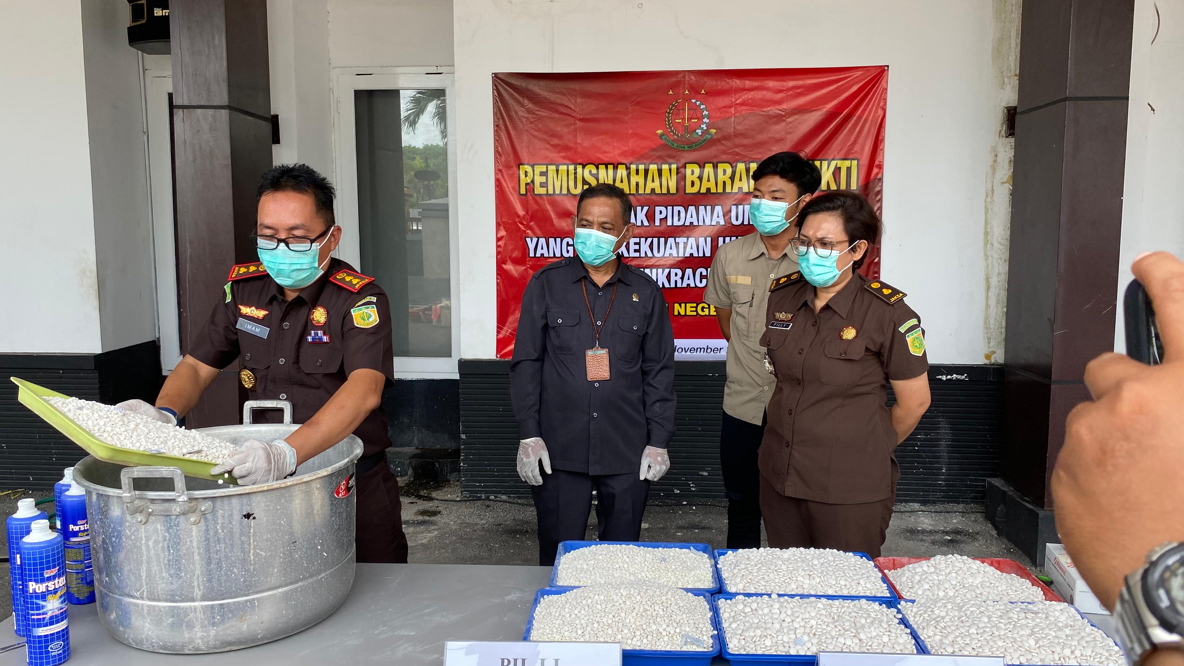 25 Gram Sabu hingga 58 Ribu Pil Double L Dimusnahkan di Tuban