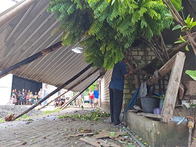 Hujan Deras dan Angin Kencang Rusak 11 Rumah di Tuban