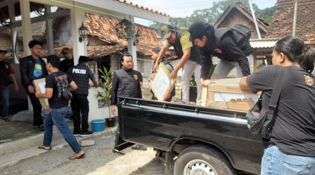 Baksos Satreskrim Polres Tuban, Salurkan Keramik untuk Musala yang Belum Rampung