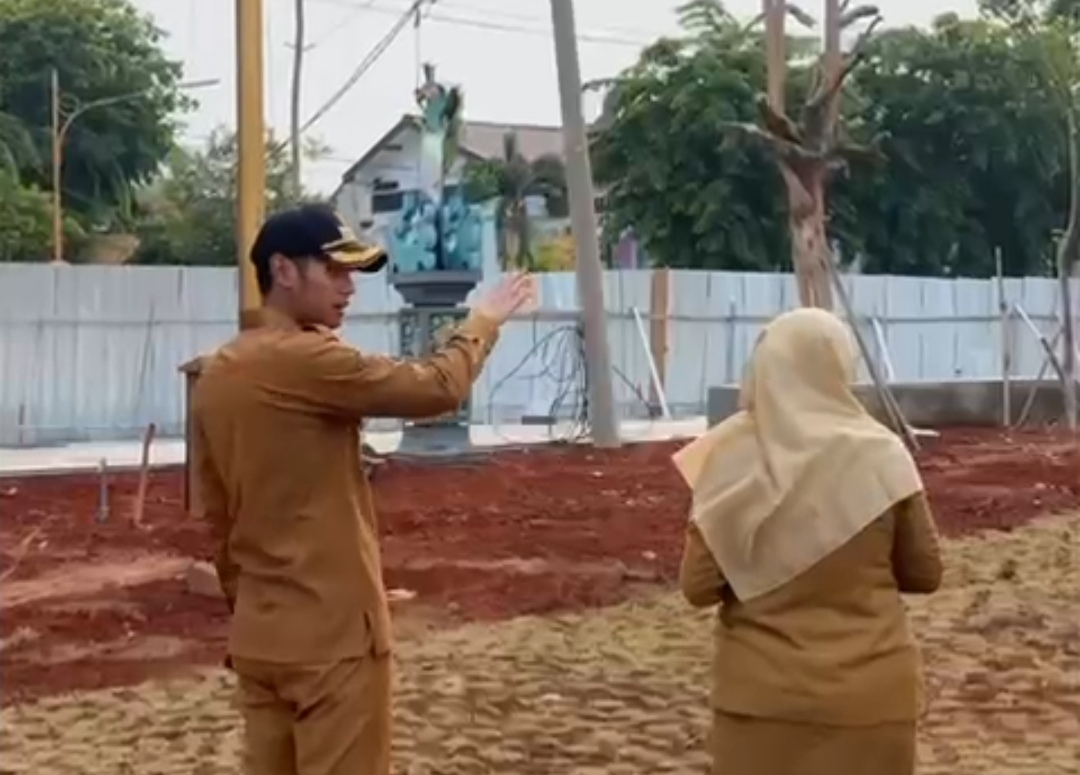 Rumput Belum Kuat, Pembukaan Alun-alun Tuban Ditunda