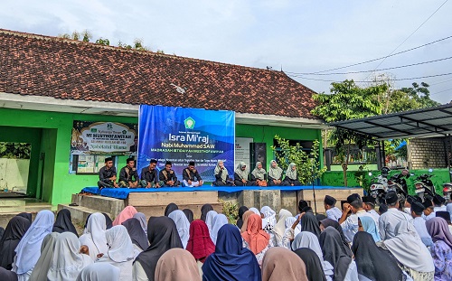 Isra Mikraj Nabi Muhammad SAW, MI Musthofawiyah Soko Padukan Ibadah dan Seni