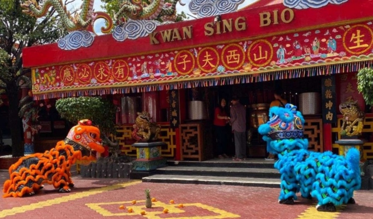 Perayaan Imlek 2576 di Klenteng Tuban, Atraksi Barongsai Memukau Pengunjung