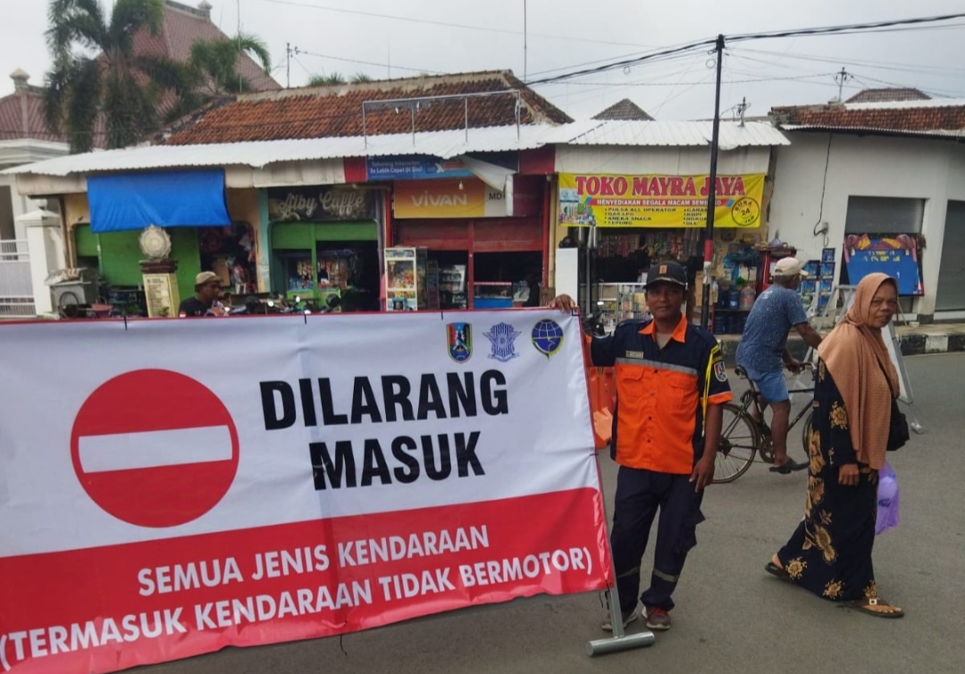 Kemacetan di Tuban Berkurang, Pendapatan Tukang Becak dan PKL Merosot