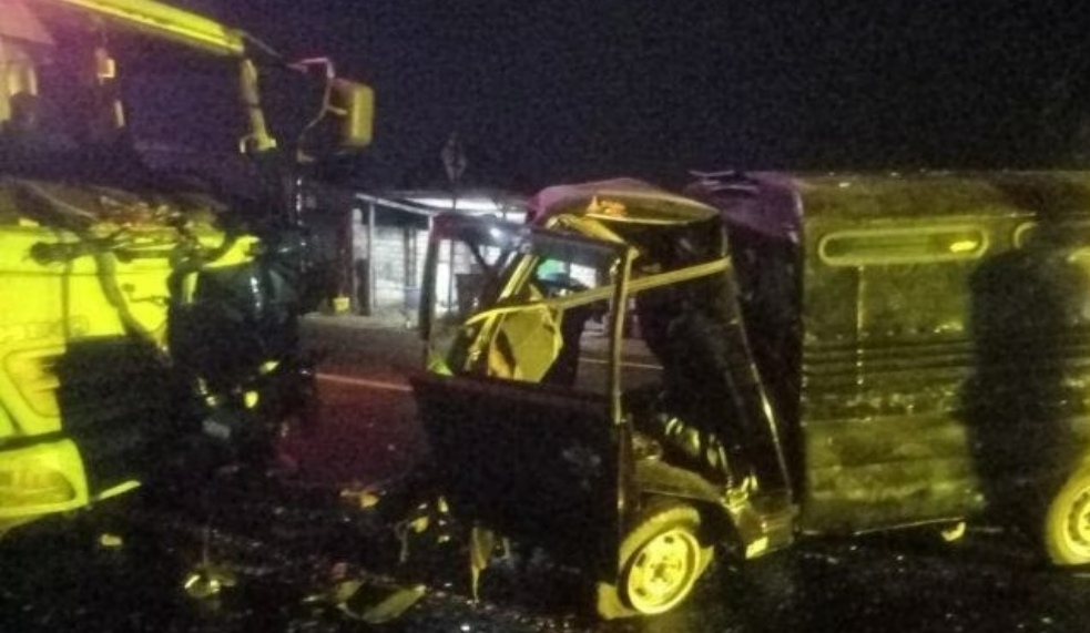 Truk Masuk Jalur Berlawanan, Kecelakaan di Tuban Tewaskan 2 Orang, 1 Luka Berat
