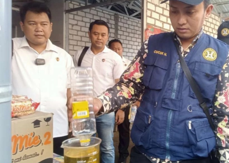 Beli Minyakita 1 Liter di Pasar Tuban, Tapi Isinya Cuma 950 ml?