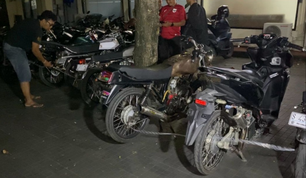 Aksi Kebut-Kebutan Bikin Resah, 15 Remaja di Tuban Dihukum Dorong Motor 3,5 Kilometer