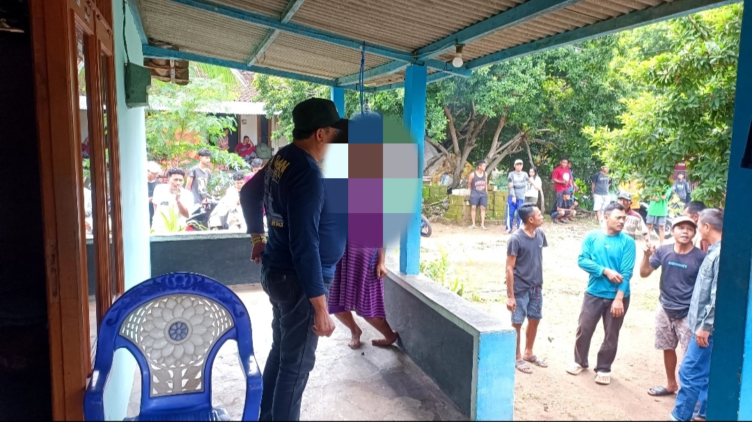 Ibu Rumah Tangga di Tuban Gantung Diri Saat Rumah Sepi