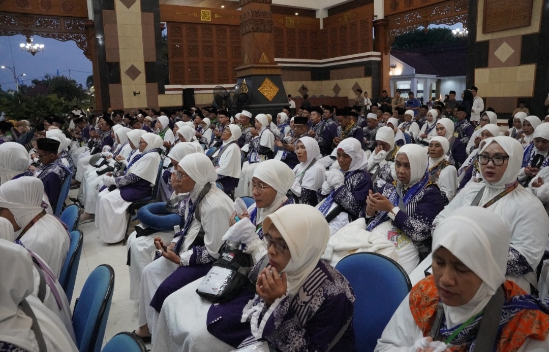 Kloter 68 Diberangkatkan, Bupati Lindra Titip Pesan untuk Jemaah Haji Tuban