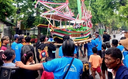 Tuban Memuliakan Samudra: Sedekah Laut Karangsari, Perpaduan Syukur, Budaya, dan Solidaritas Islami