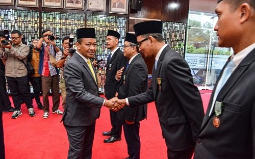 Direksi Pertamina Patra Niaga Raih Satyalancana Pembangunan dari...