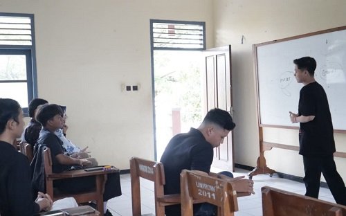PMII Komisariat Ronggolawe UNIROW Gelar Kelas Berbasis Profesi...