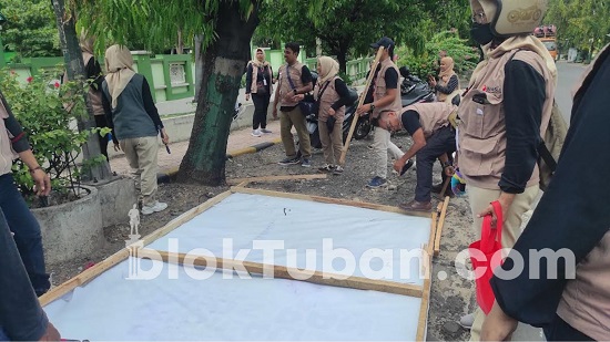 Tak Hiraukan Rekomendasi, Bawaslu Tuban Lucuti Atribut Kampanye Nakal
