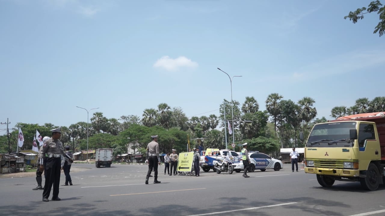 Polisi Pastikan Jalur Pantura Lancar Selama Pengajian Gus Iqdam di Tuban