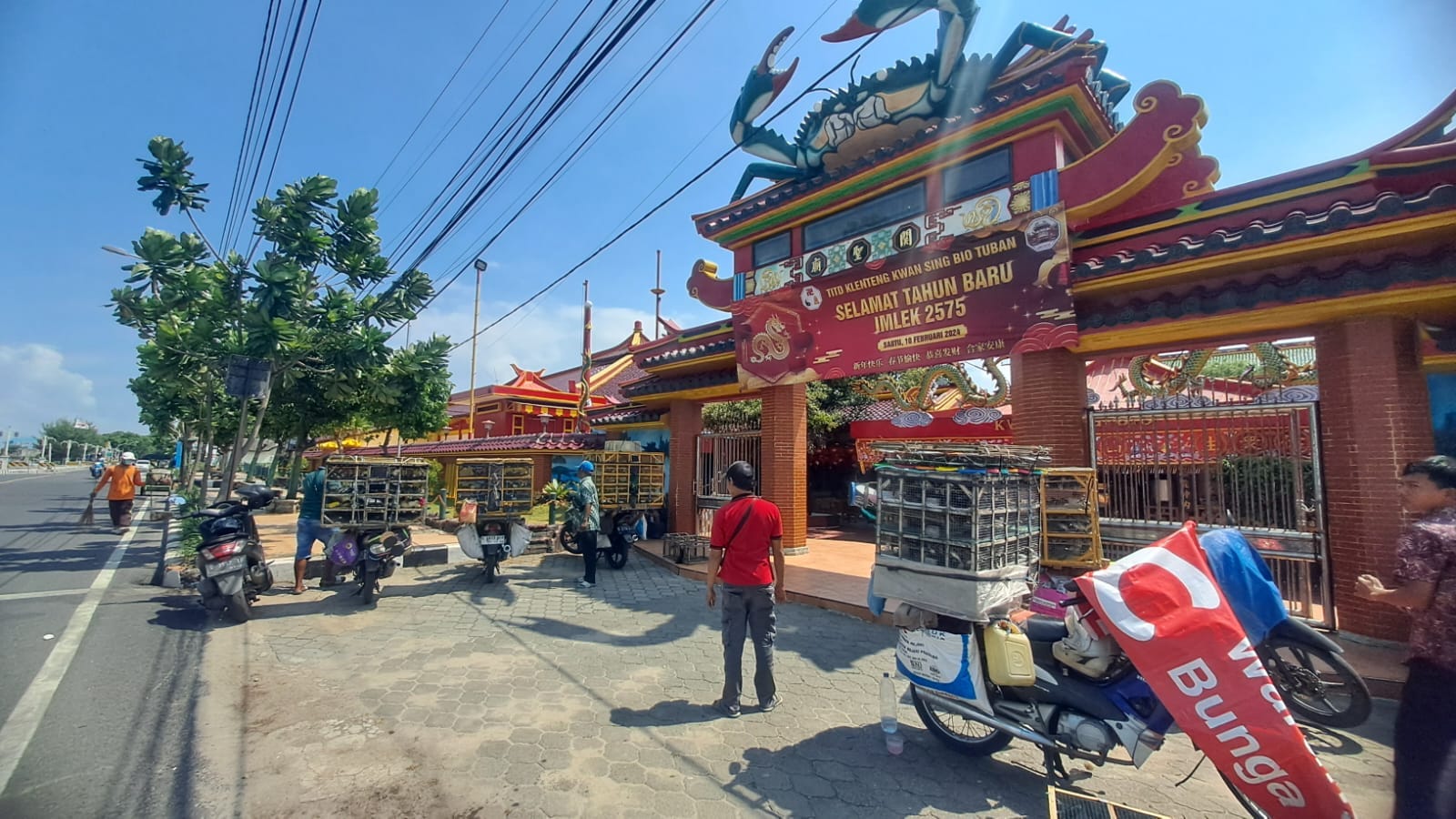 Berkah Imlek di Tuban bagi Penjual Burung Pipit
