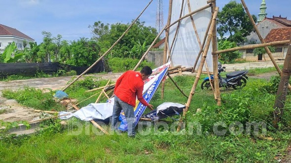 Polisi Berencana Panggil Rahmat Santoso Usai Baliho Kampanye Bahayakan Pengguna Jalan di Tuban