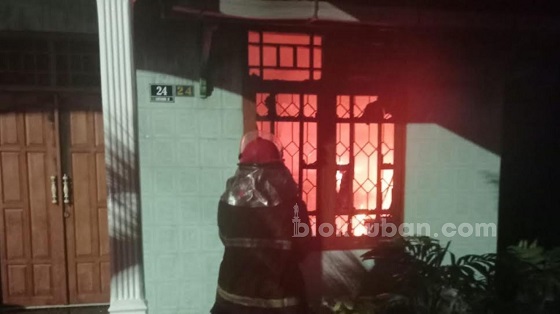 Api Berkobar Tengah Malam, Rumah Janda di Tuban Terbakar dengan Kerugian Rp100 Juta