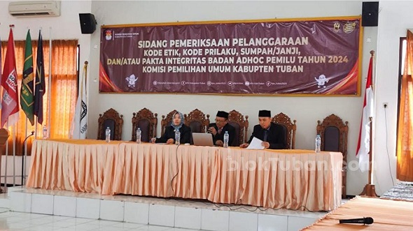 Sidang 8 Anggota KPPS Langgar Netralitas Berpose Jari, KPU Tuban Belum Bisa Putuskan