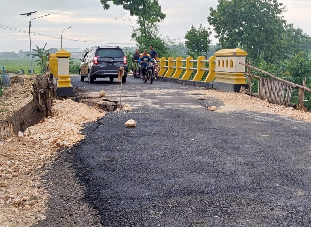 Sebulan Pasca Diperbaiki, Jembatan Dam Seng Tuban Rusak Lagi