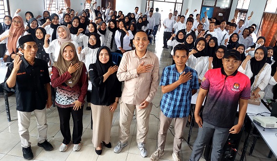Viral Pose Jari di Medsos! Anggota KPPS di Tuban Dimintai Klarifikasi