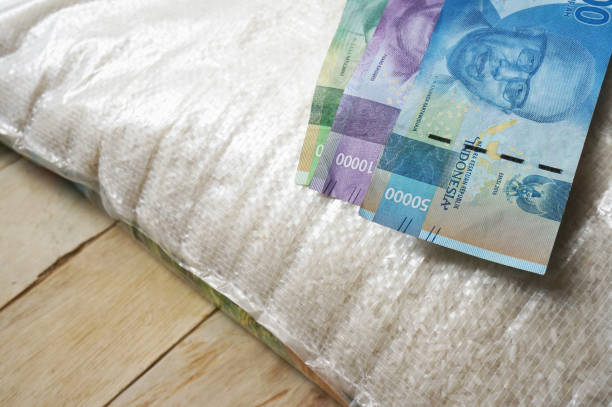 Takaran Bayar Zakat Fitrah, Pakai Uang atau Beras?
