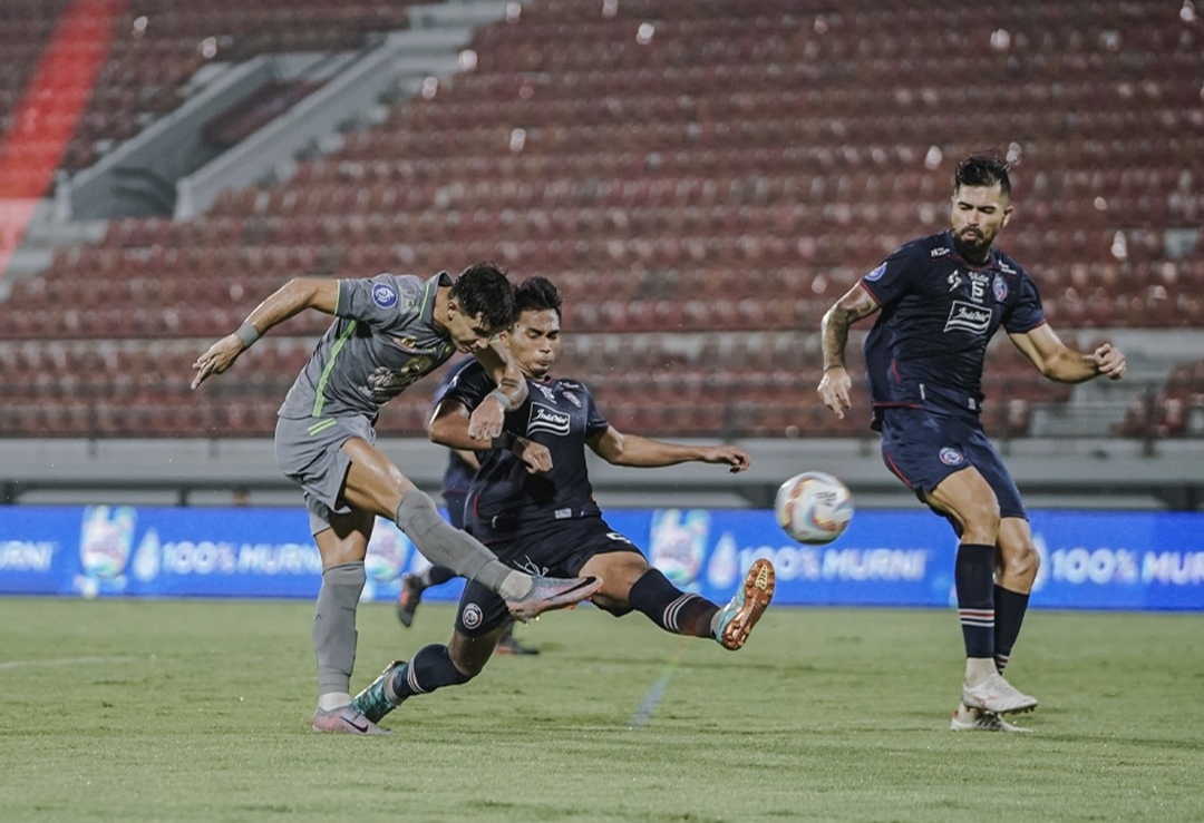 Clean Sheet Andhika Ramadhani, Persebaya Kalahkan Arema FC