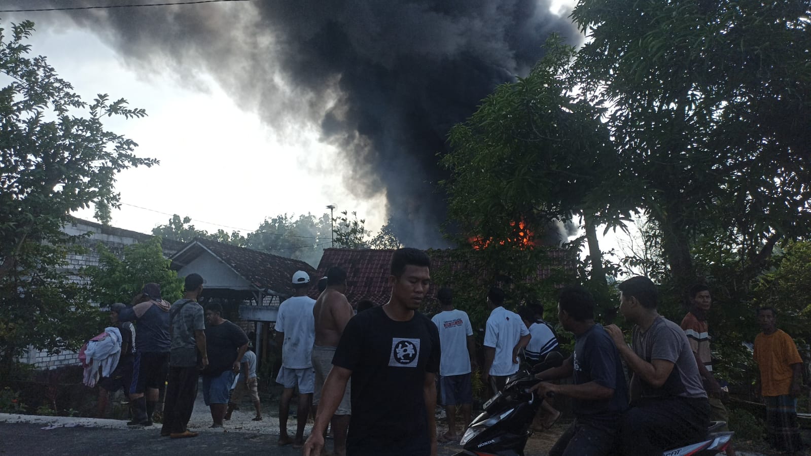 Kebakaran Hebat Hanguskan Pengolahan Solar, Rugi Rp19 Juta