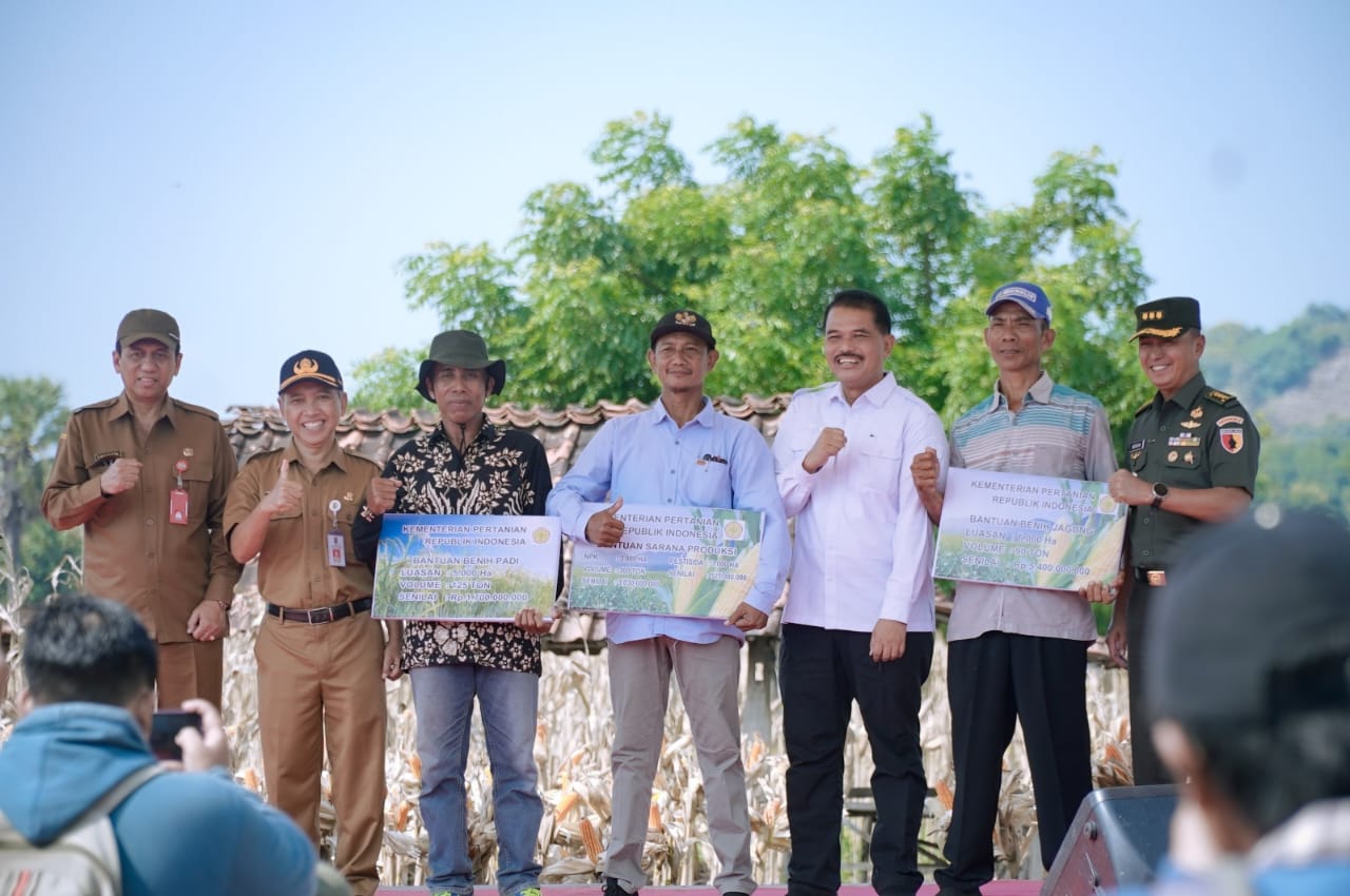 Petani Jagung Tuban Terima Bantuan Benih dan Sarana Produksi dari Kementerian Pertanian