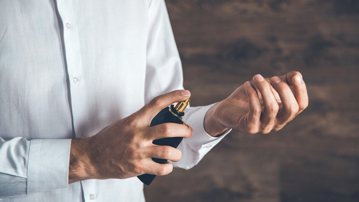Penggunaan Parfum Beralkohol Tidak Membatalkan Salat, Ini Penjelasannya