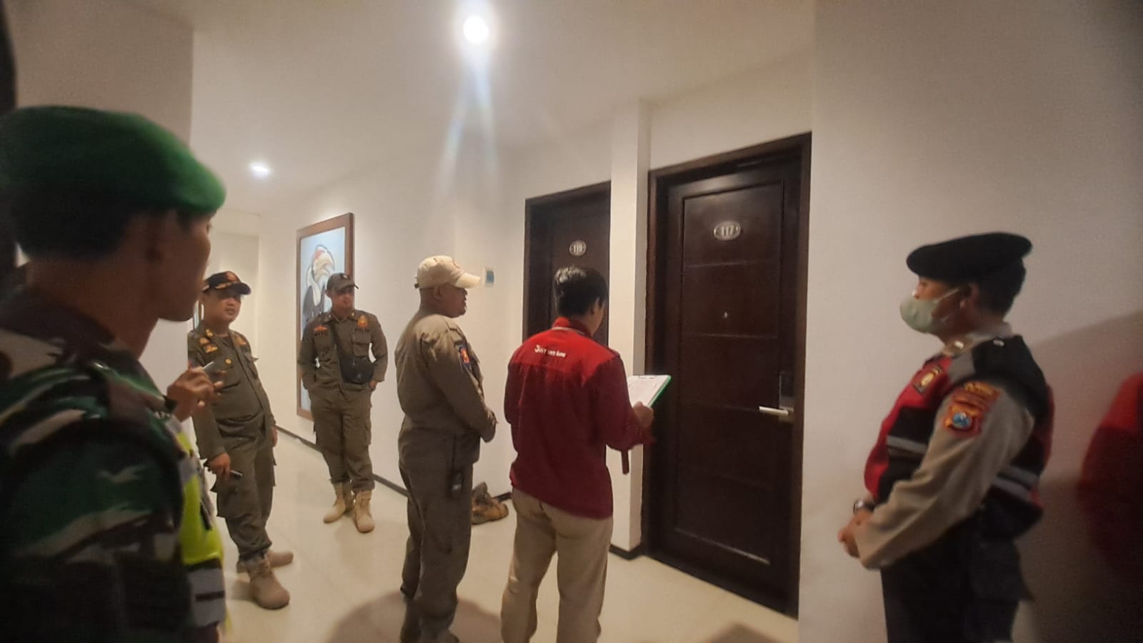 Razia Ketertiban Jelang Ramadan, Petugas Amankan Pasangan Mesum dan Miras di Tuban