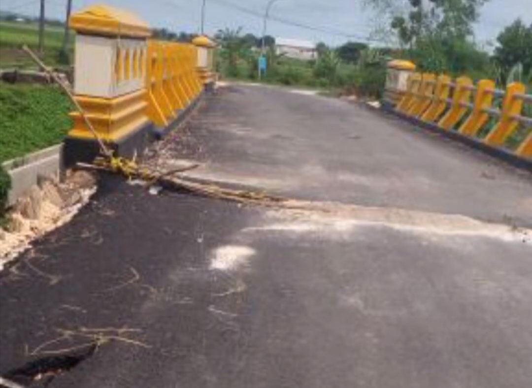 Jembatan Dam Seng Tuban Rusak, Camat Senori: Hanya Aspal yang Ambles
