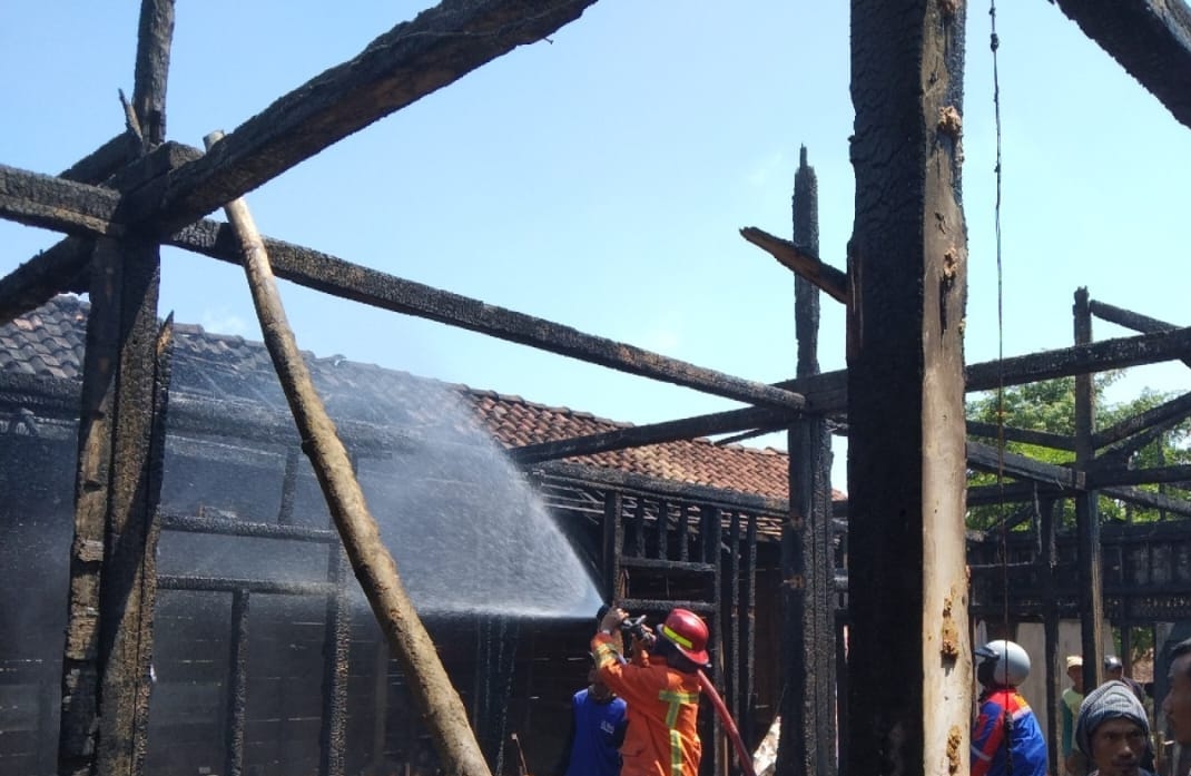 Kebakaran Rumah Warga Bangilan Tuban, 3 Motor Ikut Hangus Terbakar