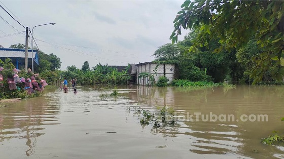 Akses Warga di Tuban Tersendat Karena Banjir, Susah Cari Lauk Berbuka Puasa