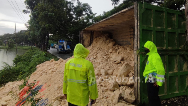 Laka Tunggal di Widang Tuban, Sopir Truk Muatan Batu Kapur Meninggal Dunia