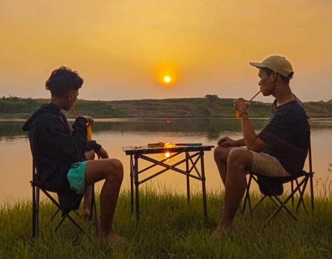 Kopi Senja.co, Kreator Digital Tuban Hadirkan Konsep Ngopi di Bengawan