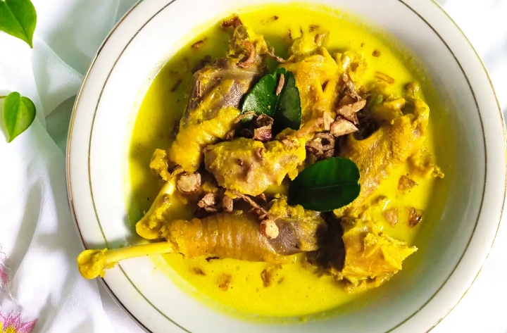 Resep Opor Ayam Kampung Menu Andalan Saat Lebaran