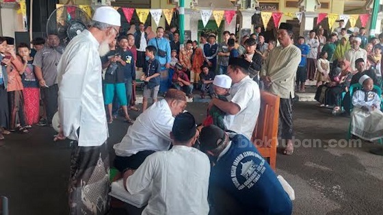Sunatan Masal Tradisi Tahunan Haul Syekh Maulana Ibrahim Asmoroqondi Tuban