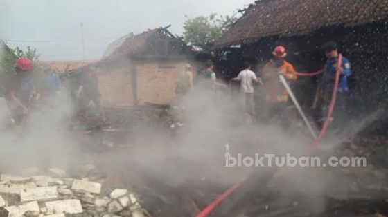 Diduga Korsleting Listrik Picu Rumah di Tuban Ludes Terbakar