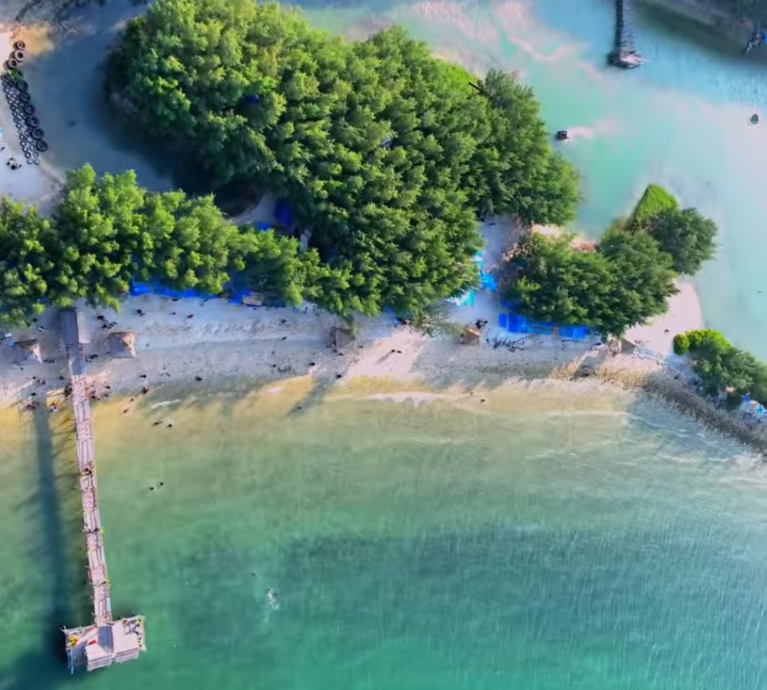Pantai Pasir Putih Remen Tuban, Surga Tropis di Ujung Timur Pulau Jawa