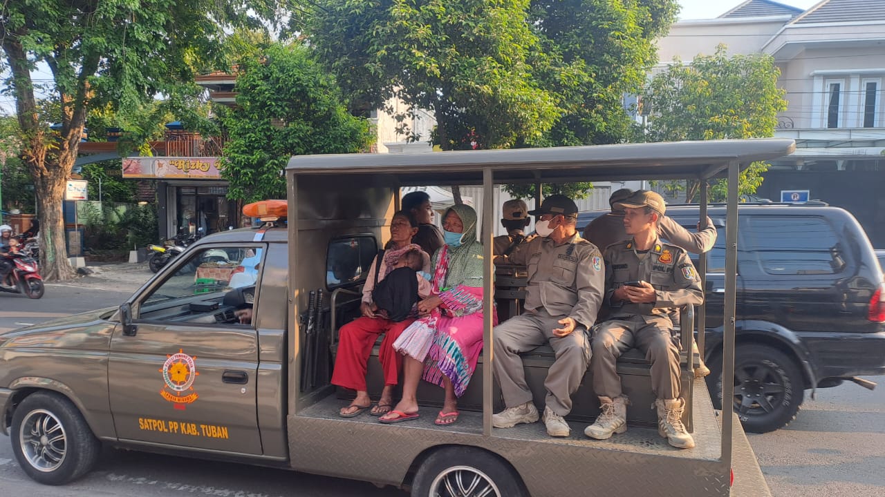 Satpol PP Ingatkan Warga Jangan Beri Apapun pada Pengemis di Gor