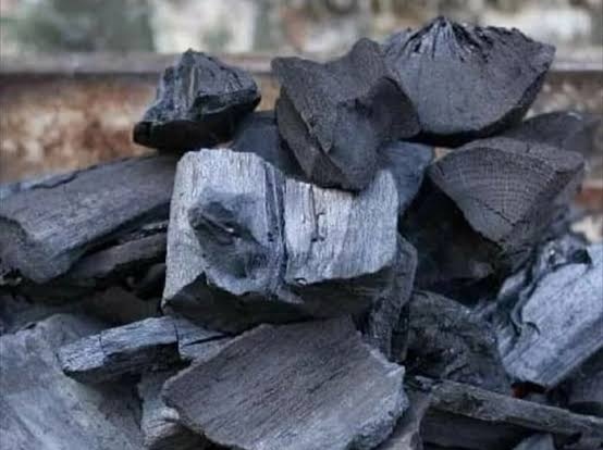 Arang Kayu Asem Punya Aroma Khas Menjadi Pilihan Favorit untuk Bakar Daging Kurban