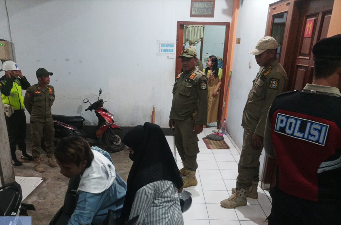 Razia Malam Tuban Petugas Gerebek Pasangan Ilegal di Hotel