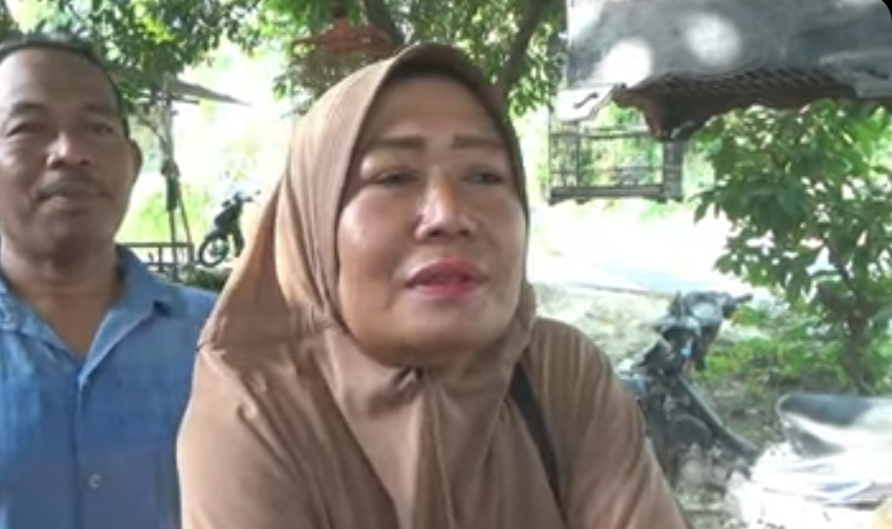 Pedagang Sayur Keliling Tuban Bisa Naik Haji Setelah 20 Tahun Menabung Bersama Suami