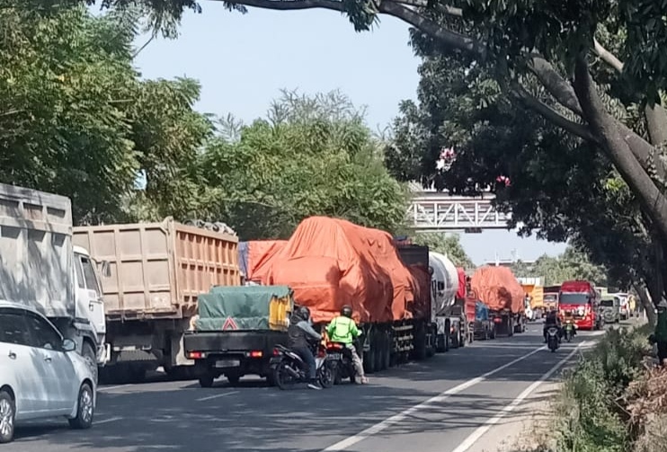 Pantura Tuban Macet Imbas Demo Pengeroyokan Pemuda Socorejo Setelah Tegur Driver Mabuk dan Transaksi Narkoba