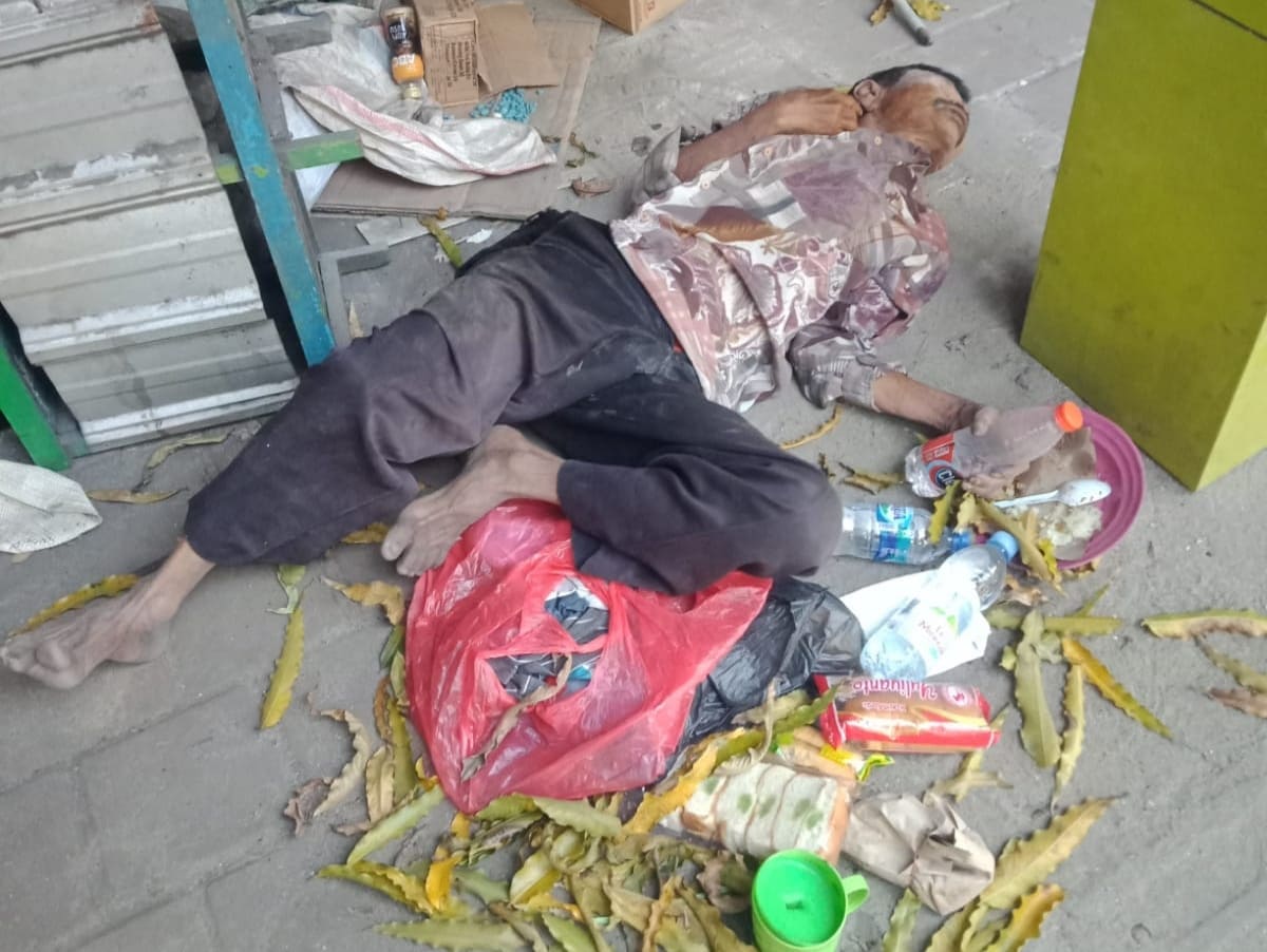 Pria Tanpa Identitas Ditemukan Terlantar di Depan Hotel Bintang Tuban, Langsung Dievakuasi