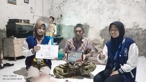 Rebranding Packaging UMKM Kerupuk Ikan oleh KKN UAI Tuban Desa Sumber