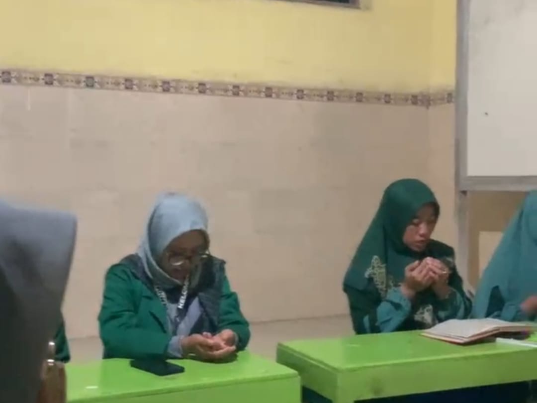 Fatayat NU Temaji Bersama Mahasiswa IAINU Tuban Gelar Rutinan Keagamaan