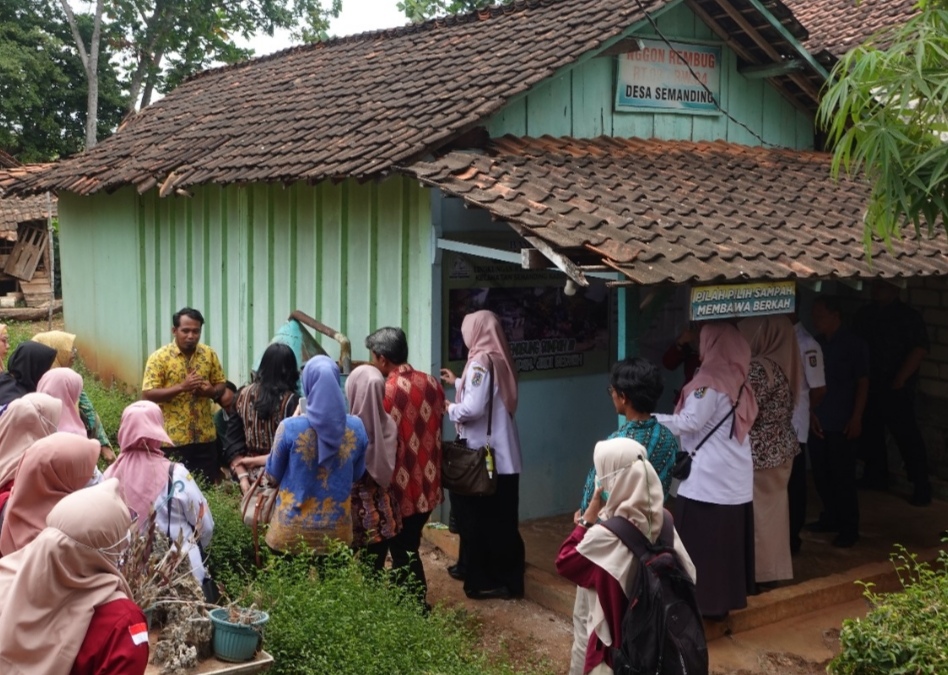 Tim STBM Award 2024 Verifikasi Lokus Sanitasi di Tuban